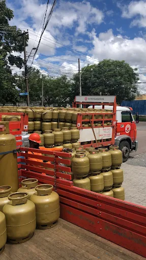 Galão de água mineral entregue pelo Grupo Max Gás em Curitiba